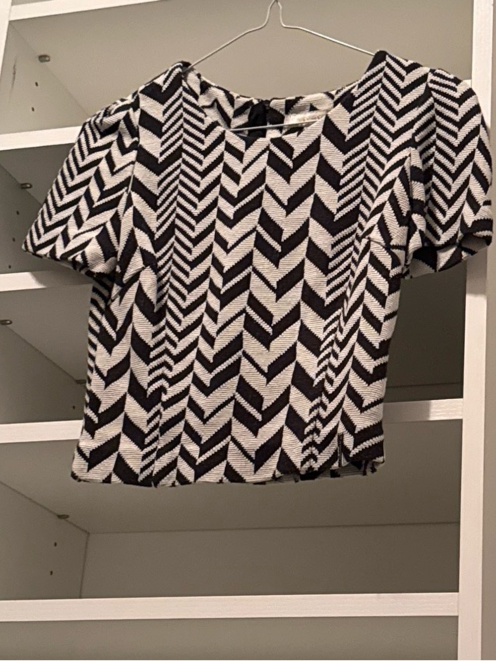 Black & White Chevron Short Sleeve Top